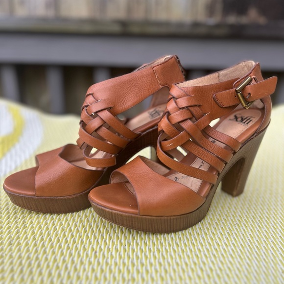Sofft Brown Strappy Platform Heels - Picture 2 of 6